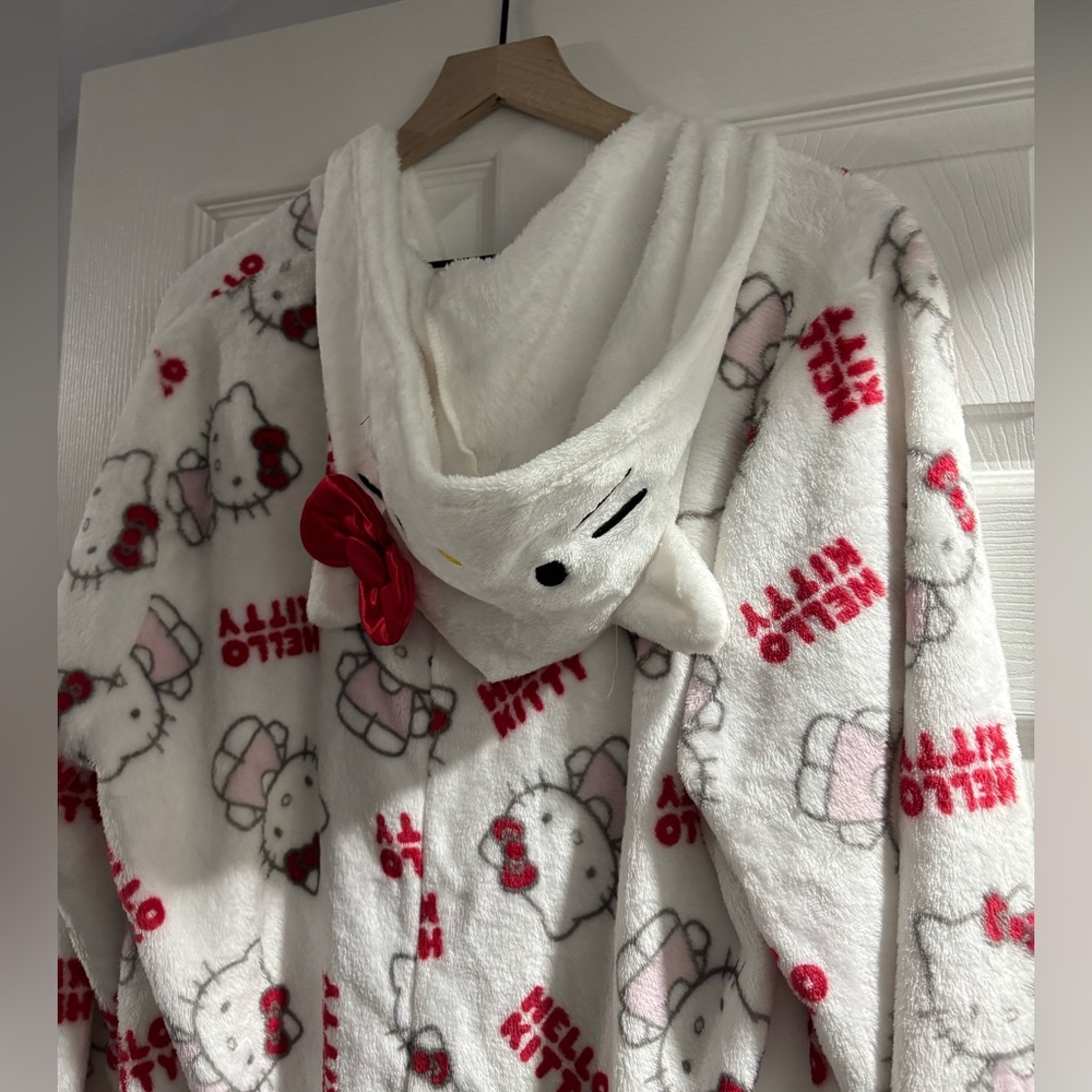 Hello Kitty Sleep Onesie - Picture 2 of 2